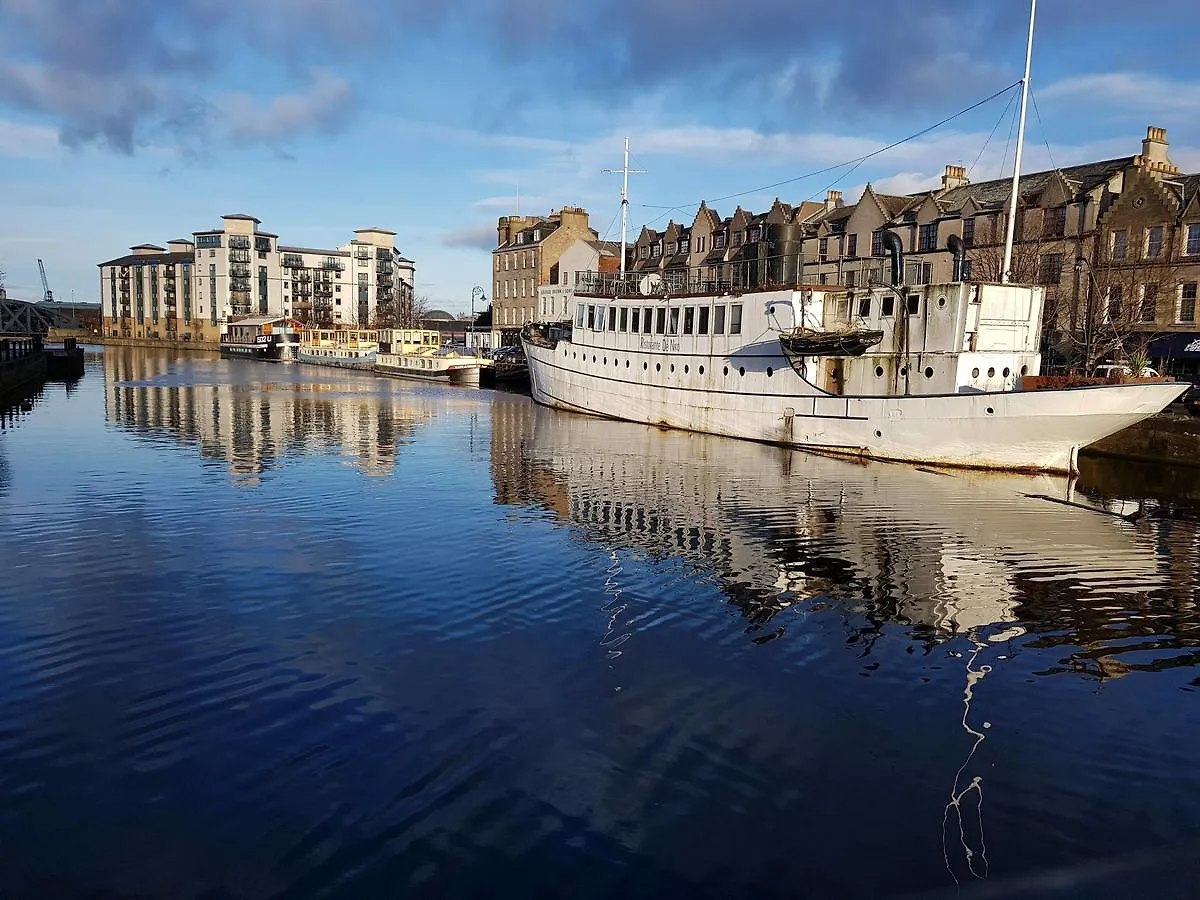 Newhaven Grand Apartment Edinburgh